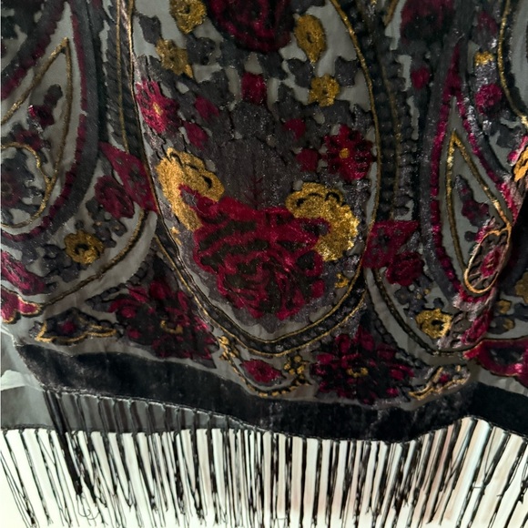 Vintage Scarf/Shawl/Wrap w/ Fringe, like new! - Picture 2 of 4